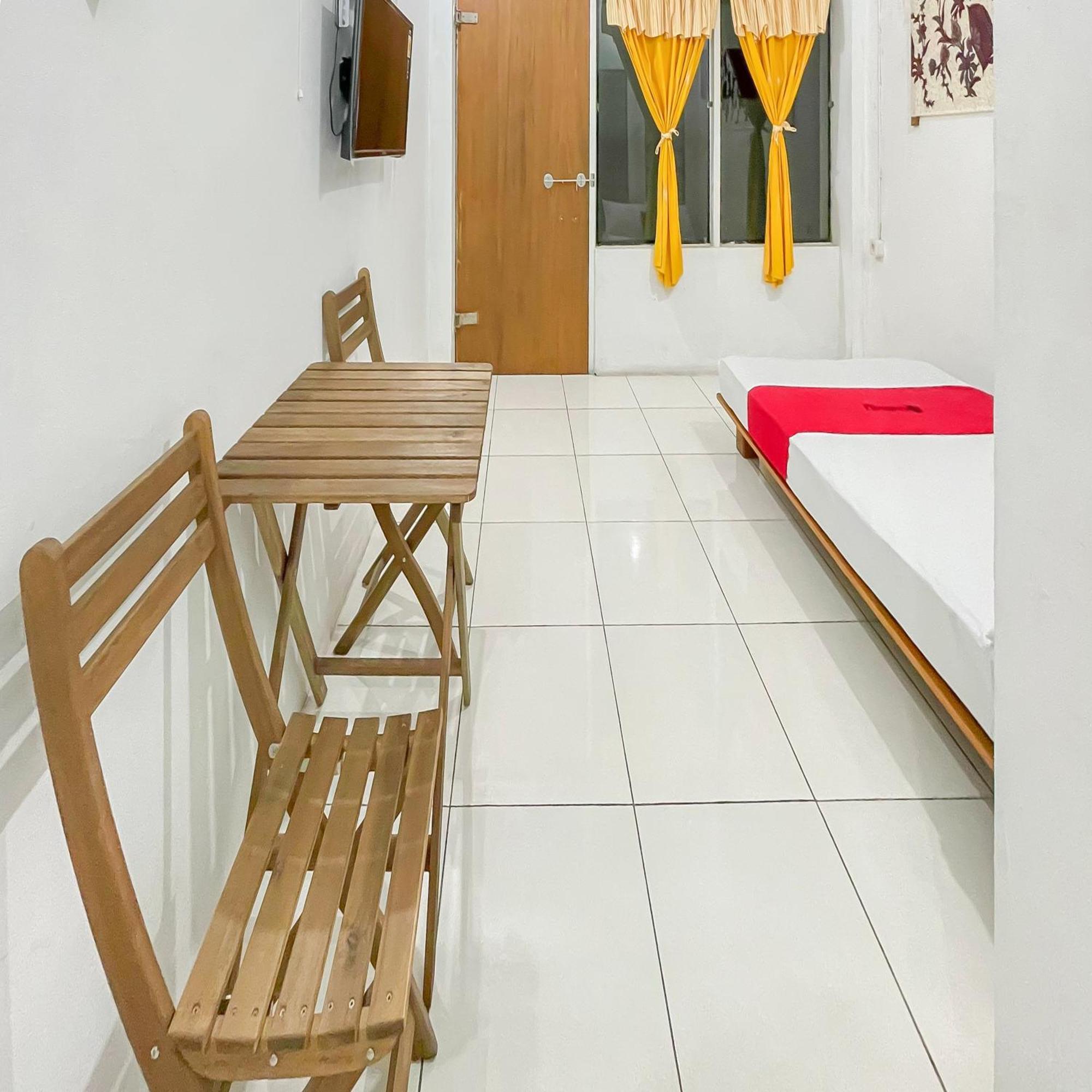 فندق Reddoorz Syariah At Jalan Ra Kosasih سوكابومي المظهر الخارجي الصورة