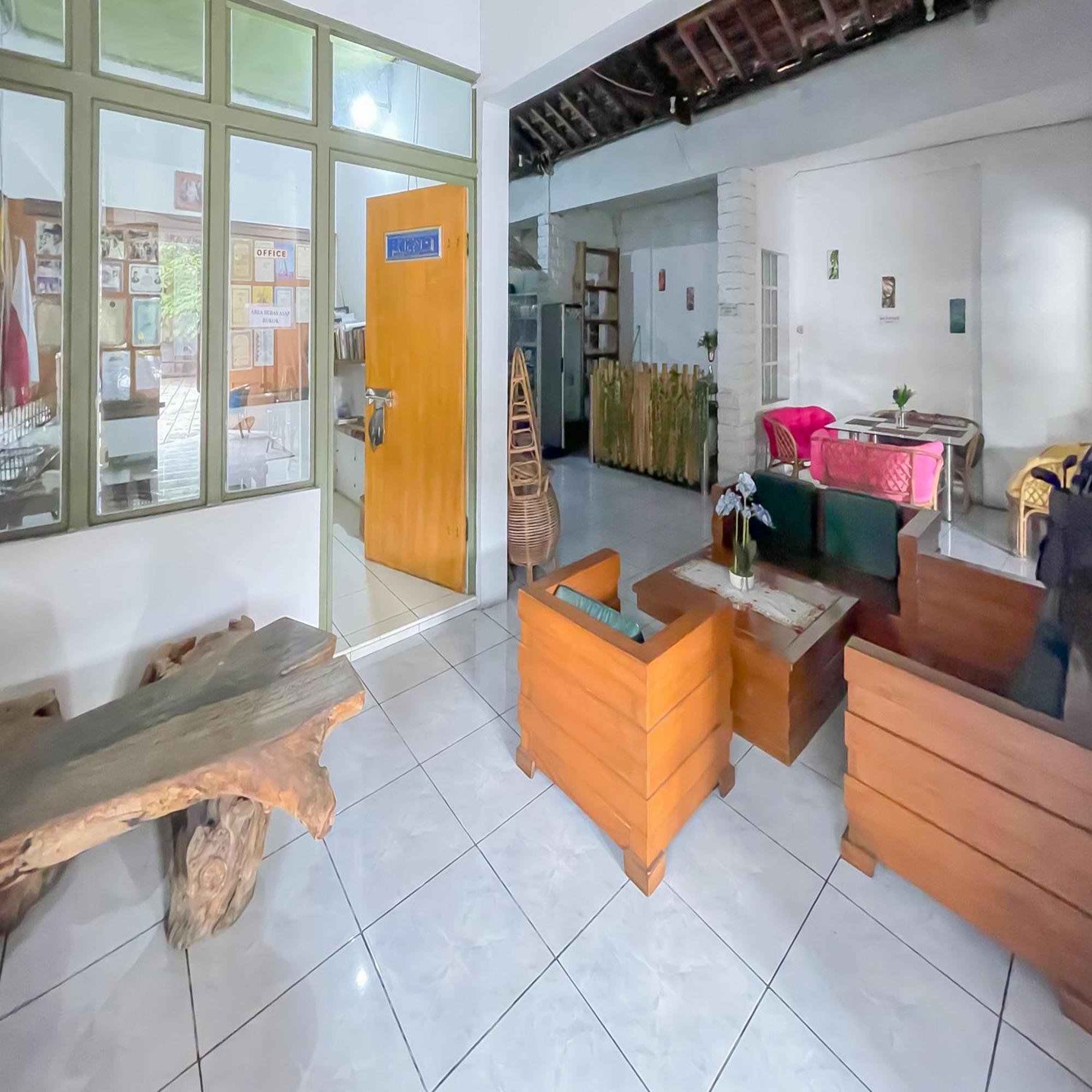 فندق Reddoorz Syariah At Jalan Ra Kosasih سوكابومي المظهر الخارجي الصورة