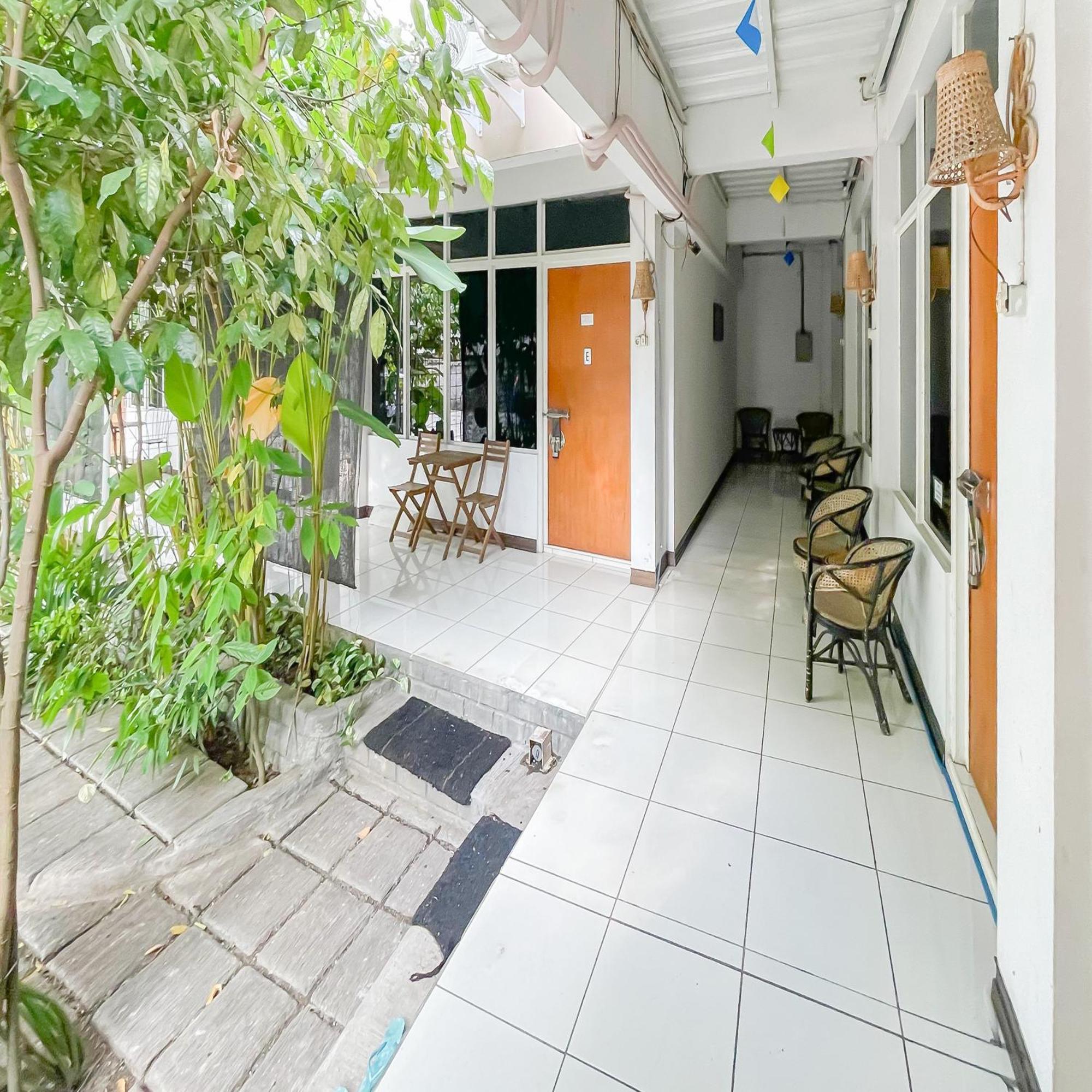 فندق Reddoorz Syariah At Jalan Ra Kosasih سوكابومي المظهر الخارجي الصورة