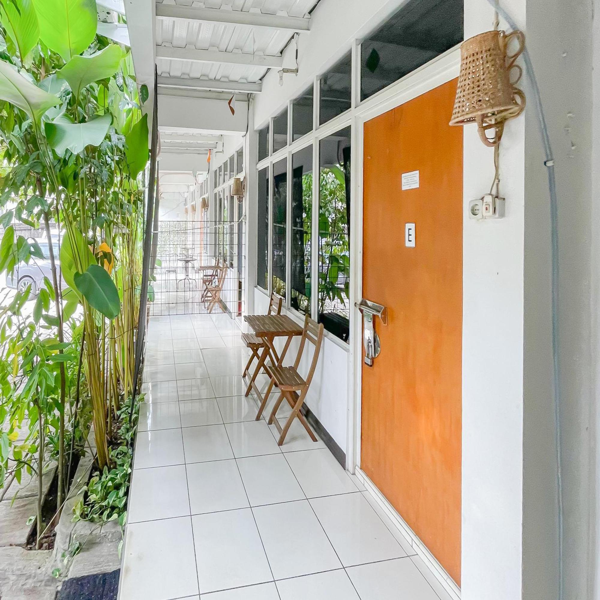 فندق Reddoorz Syariah At Jalan Ra Kosasih سوكابومي المظهر الخارجي الصورة
