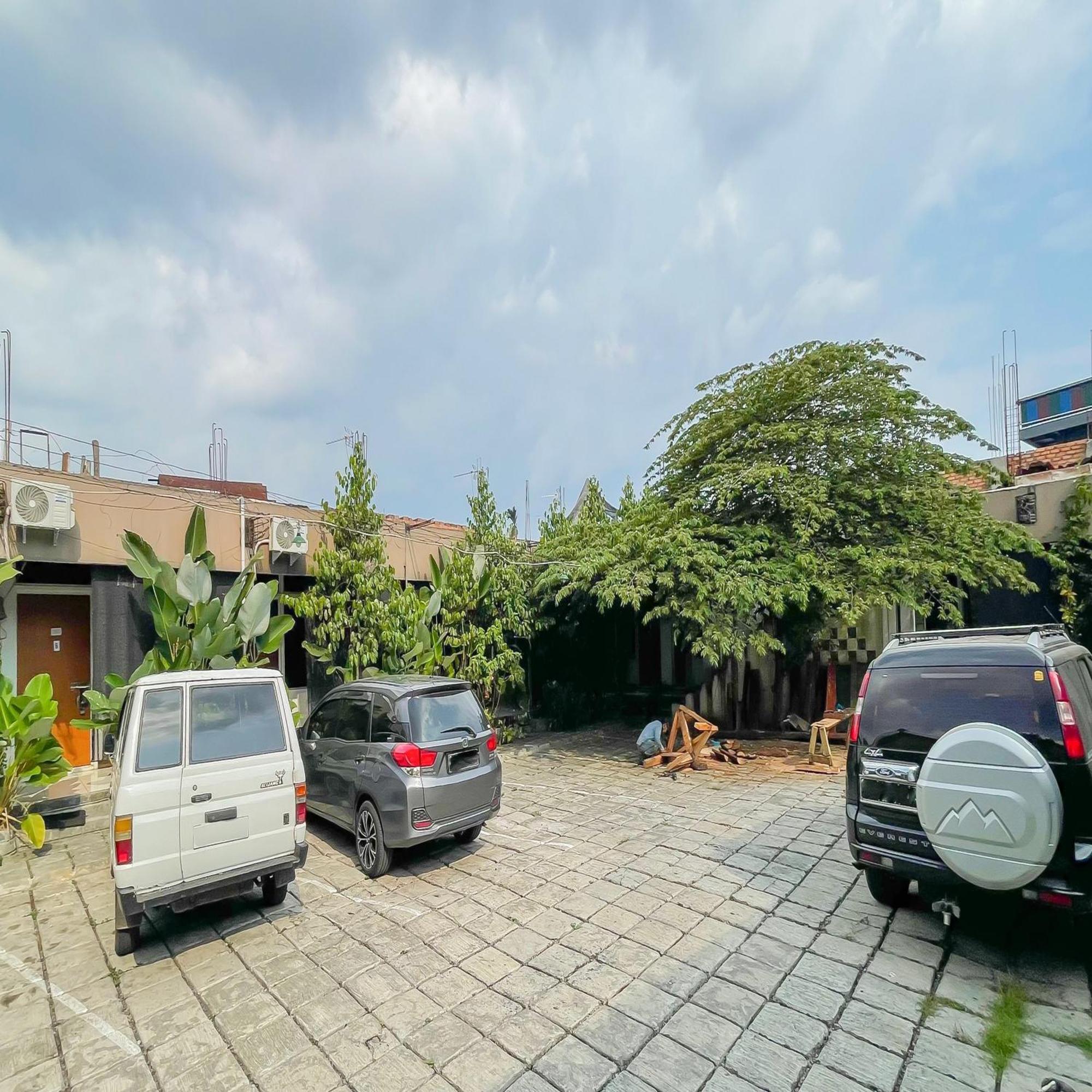 فندق Reddoorz Syariah At Jalan Ra Kosasih سوكابومي المظهر الخارجي الصورة